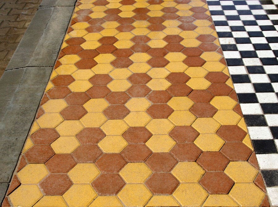 Тротуарная плитка «Соты». Пример укладки фото №3
